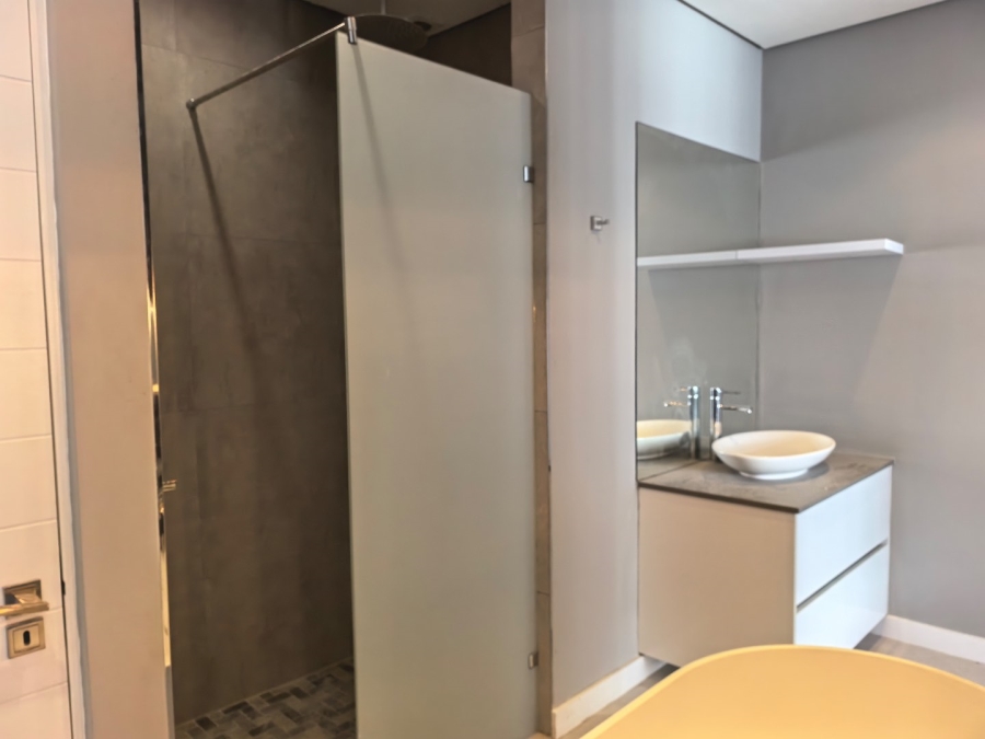 To Let 3 Bedroom Property for Rent in Sea Point Western Cape